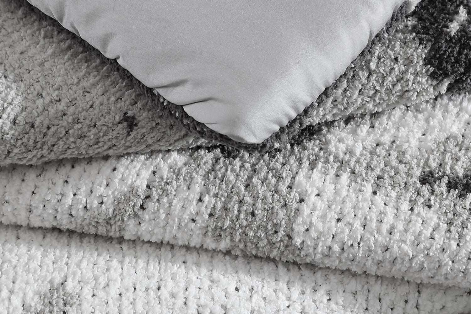 Double Snug Pixel Comforter