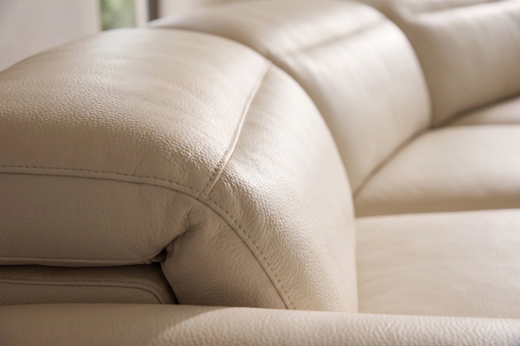 Savona Leather Cuddler Recliner Sofa | Italian Nappa 11000 Top-Grain Leather | Power Headrests | Zero-Gravity Recline