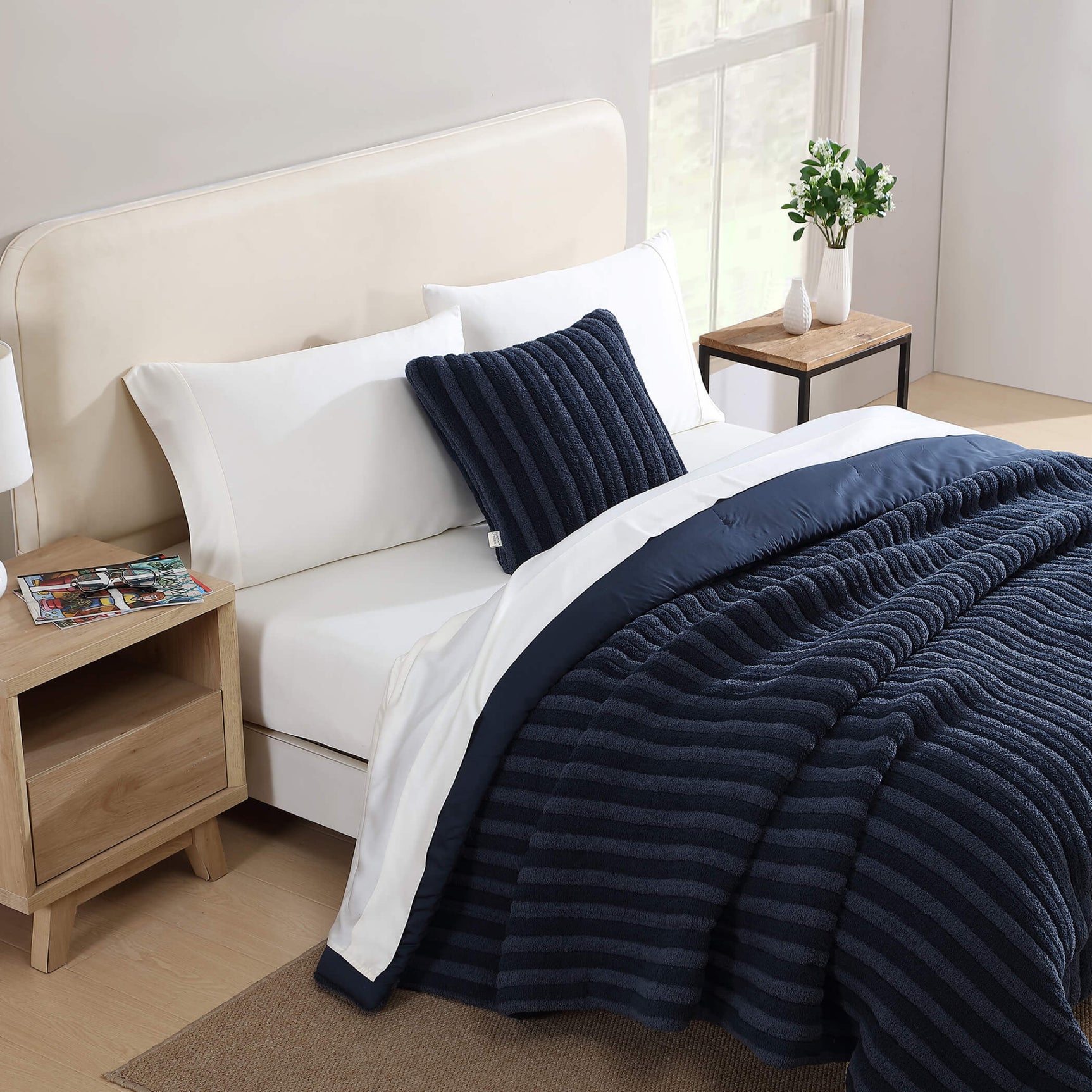 Snug Piped Comforter