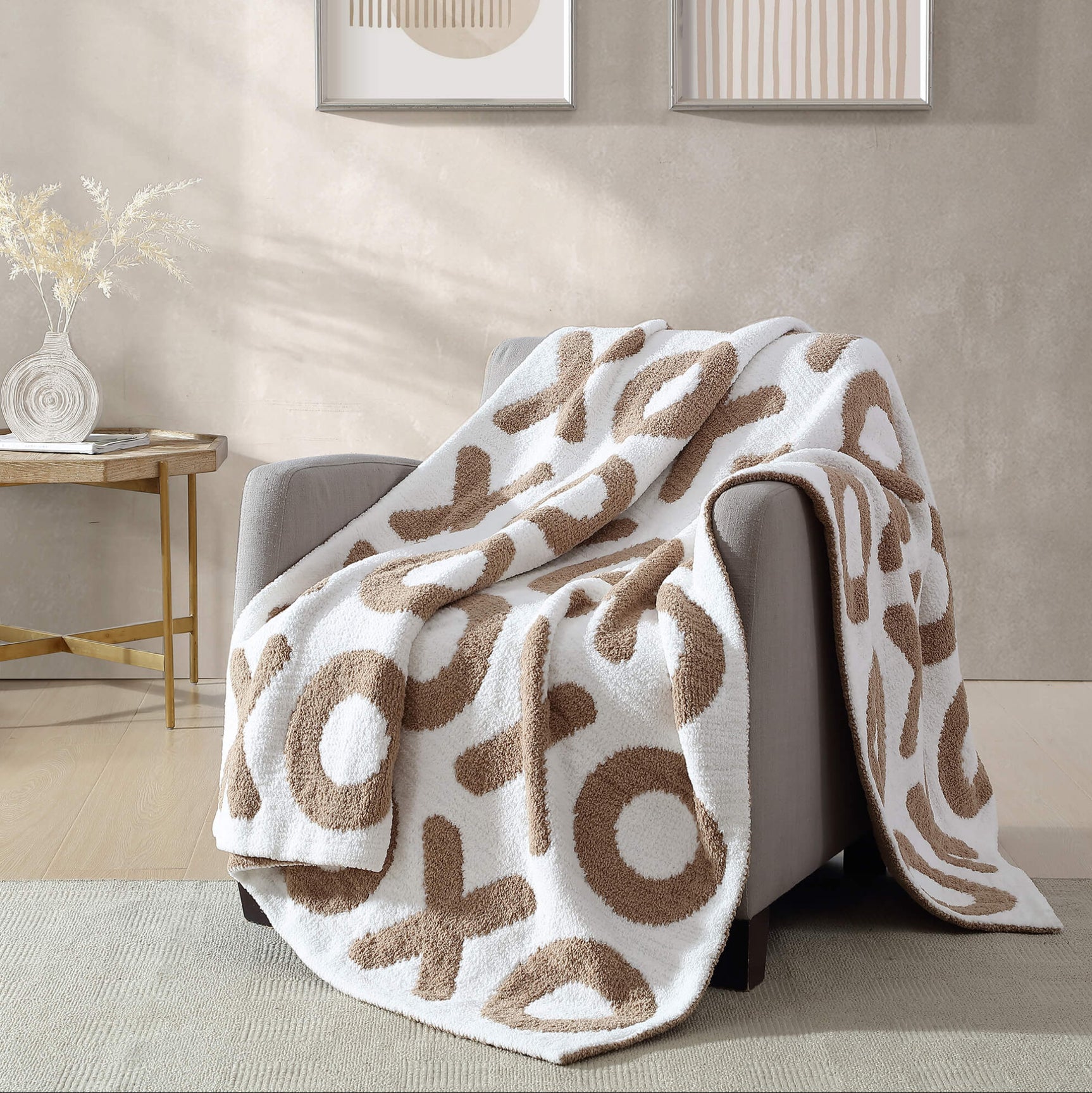 XOXO Throw