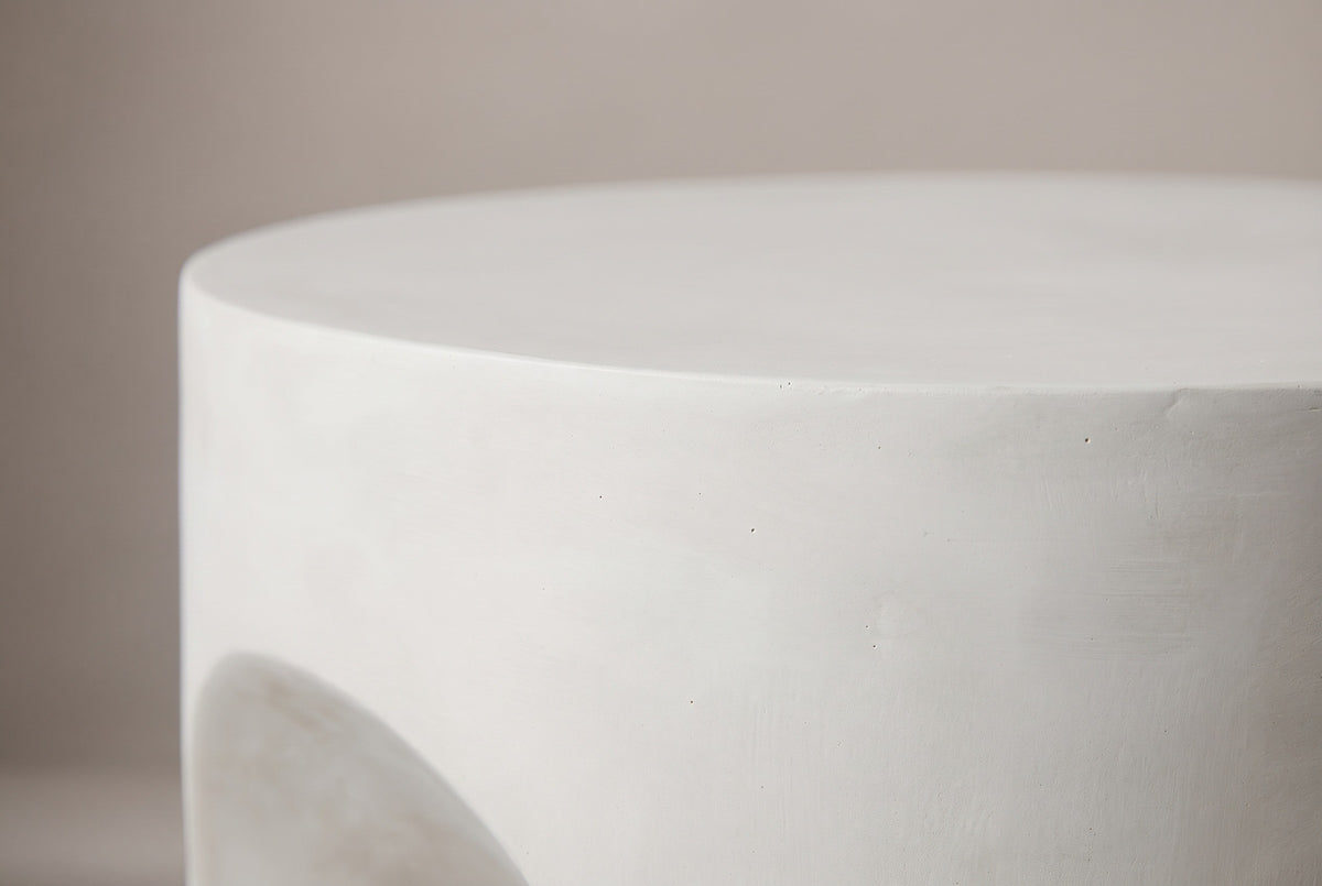 Close-up of the smooth antique white MGO lightweight concrete at the edge of the Aragona side table top