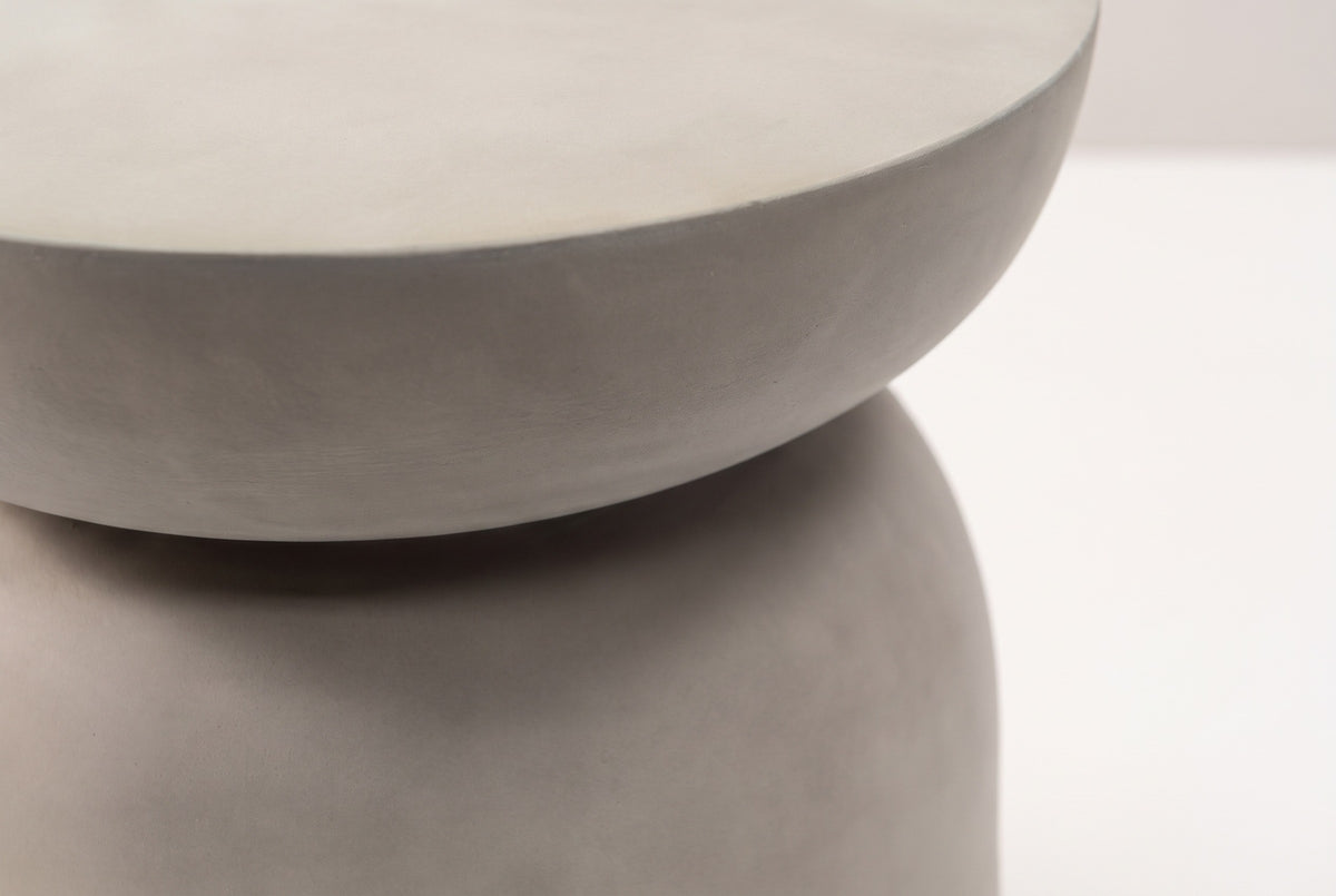 Close-up of the smooth light grey concrete where the Cammarata dish top curves in above the rounded bell base
