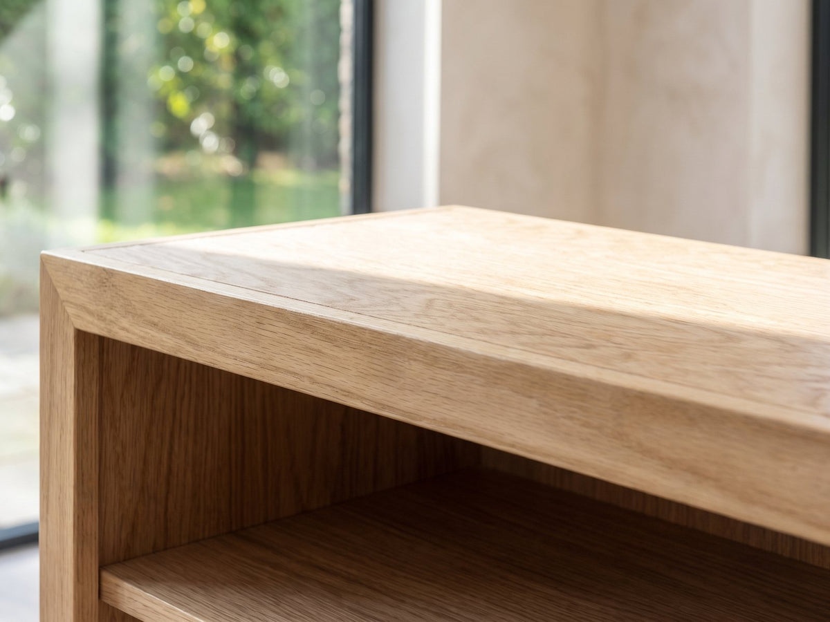 Close-up of the oak veneer top and solid-oak lipped edge