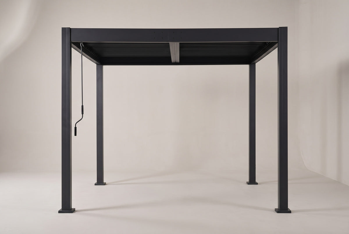 The Zingaro pergola seen straight from the front: two posts, the fascia beam and the louvered roof with its centre beam