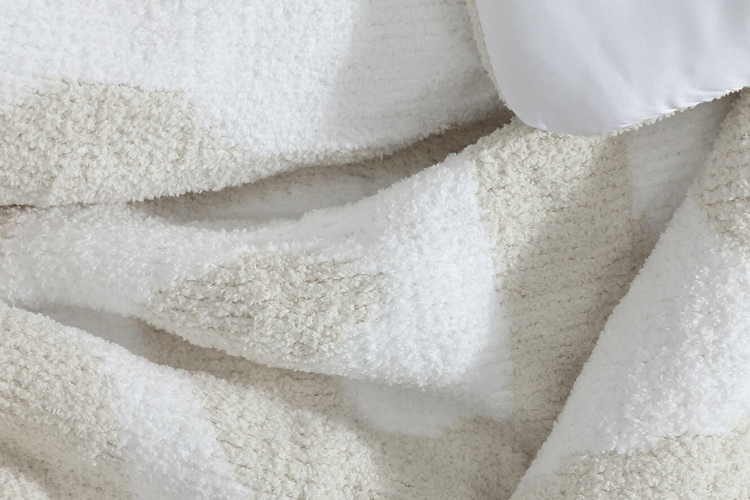 Snug Casablanca Comforter