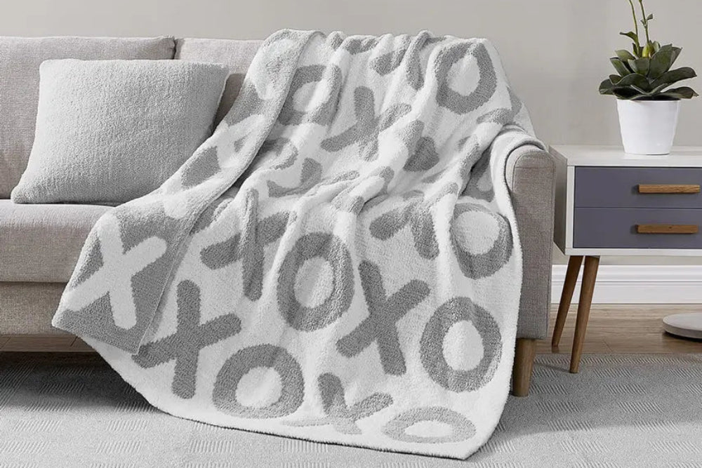 XOXO Throw