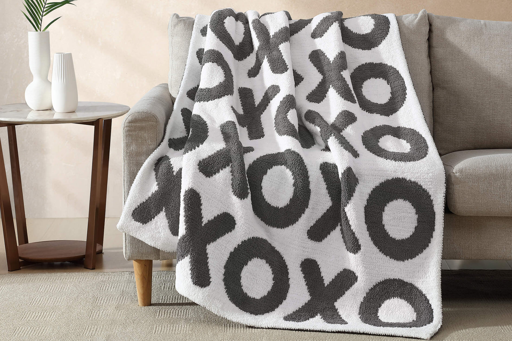 XOXO Throw