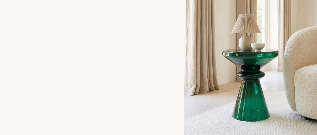 Emerald glass, blown by hand. - Alliste Blown Glass Hourglass Side Table