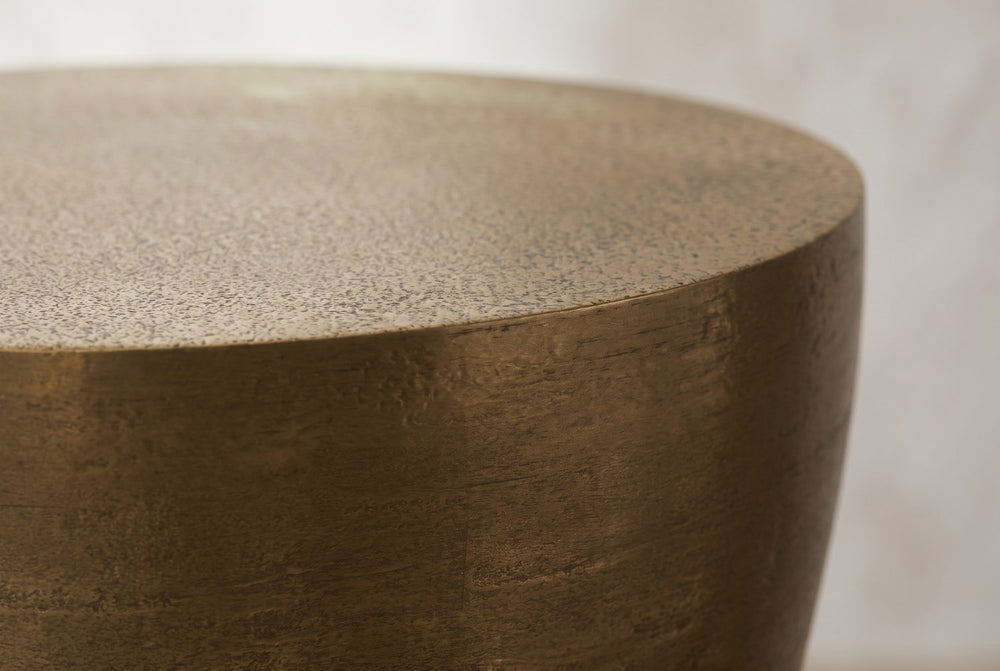 A crisp rim over a curve