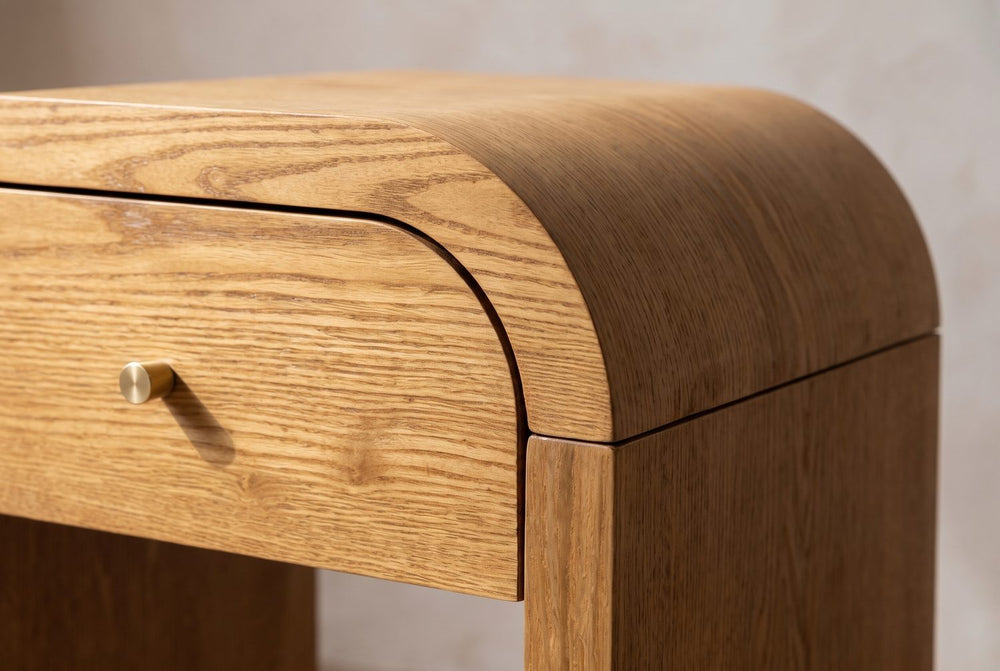 A curve over the drawer