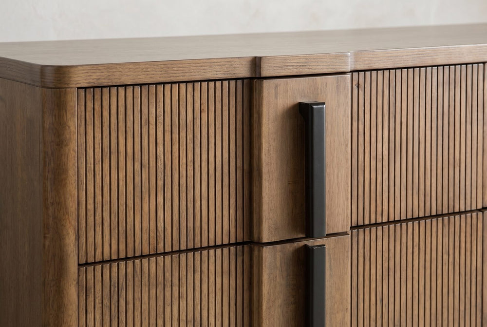 Reeds beside a smooth band