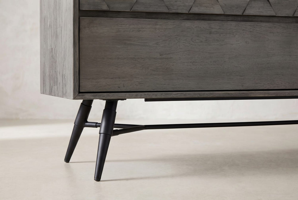 Splayed legs, slim stretcher