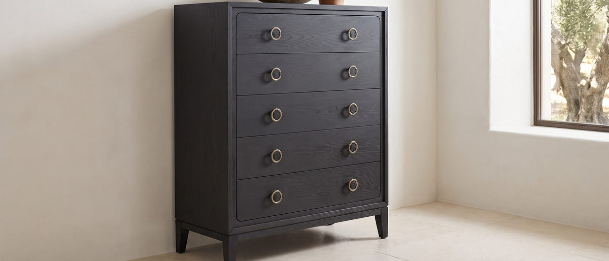 Cologna 40-Inch Peppercorn 5-Drawer Chest in the room