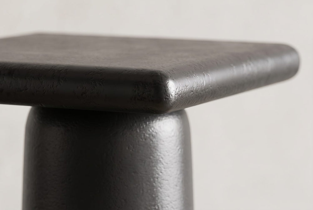 A rounded edge on a round column