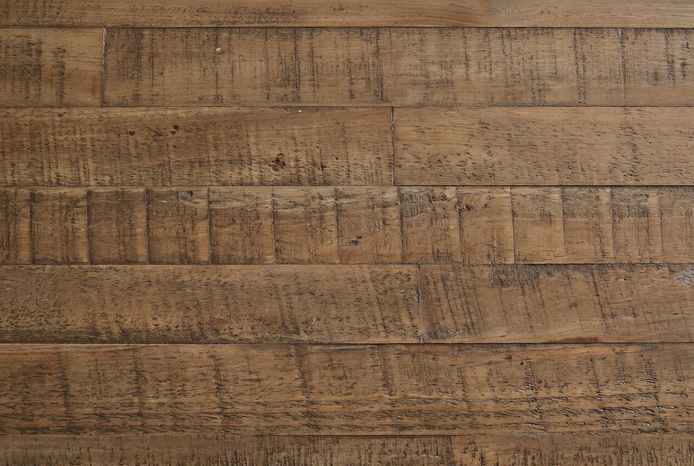 Staggered boards, rough-sawn