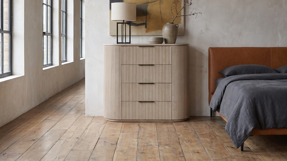 Limed oak, soft light. - Gradisca 50-Inch Light Oak 4-Drawer Chest