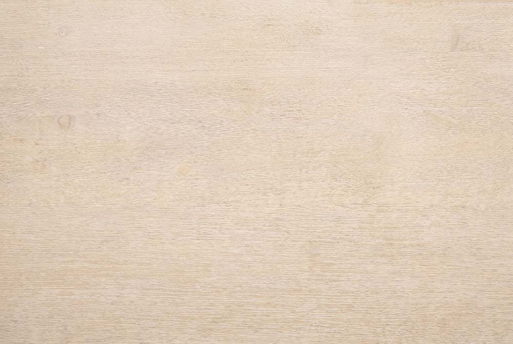 A pale, even grain