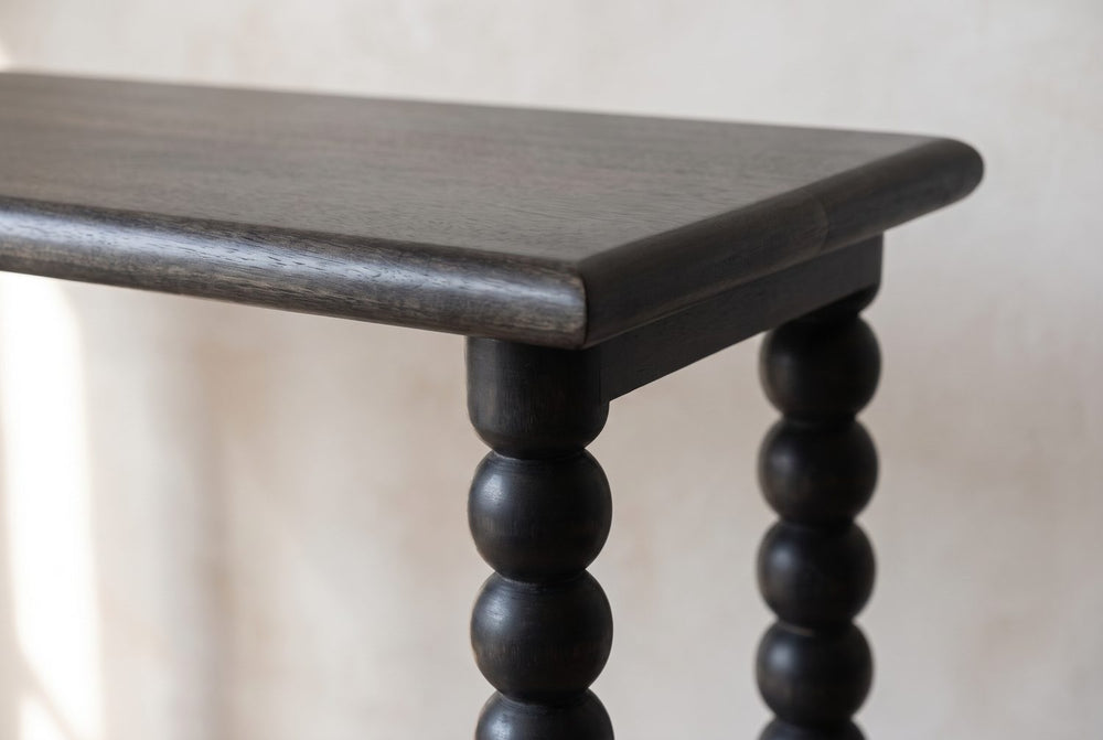 Rounded edge, beaded legs