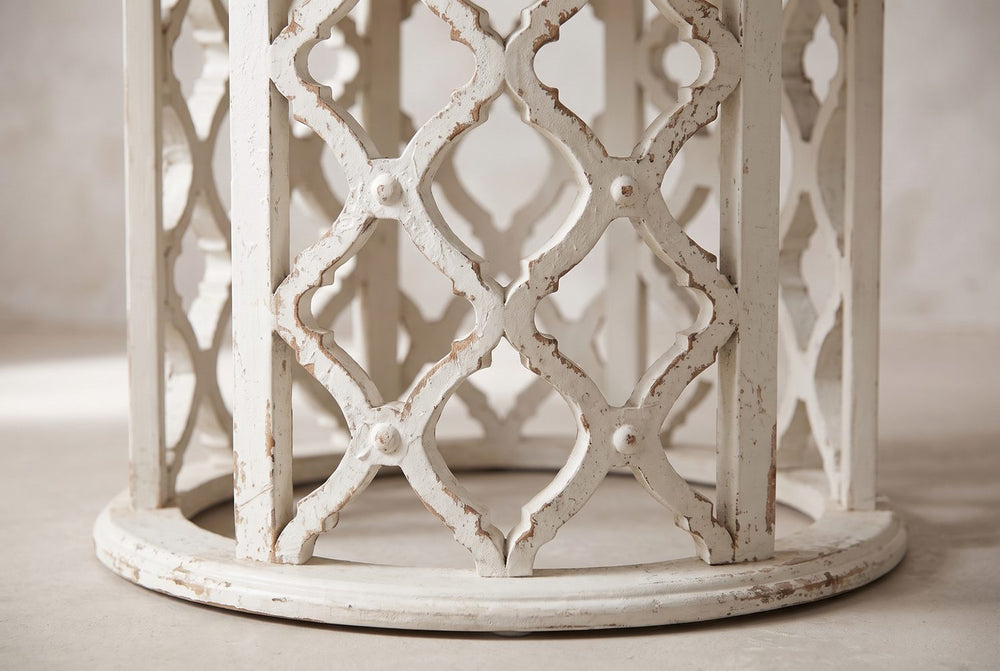 Pierced trellis, worn white