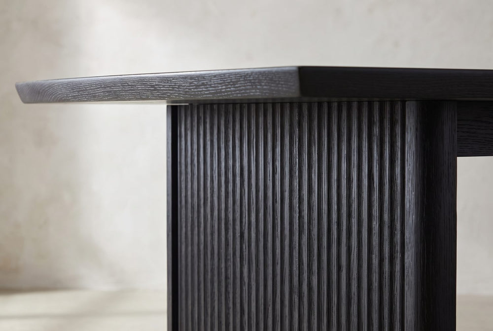 Reeds under a slim edge