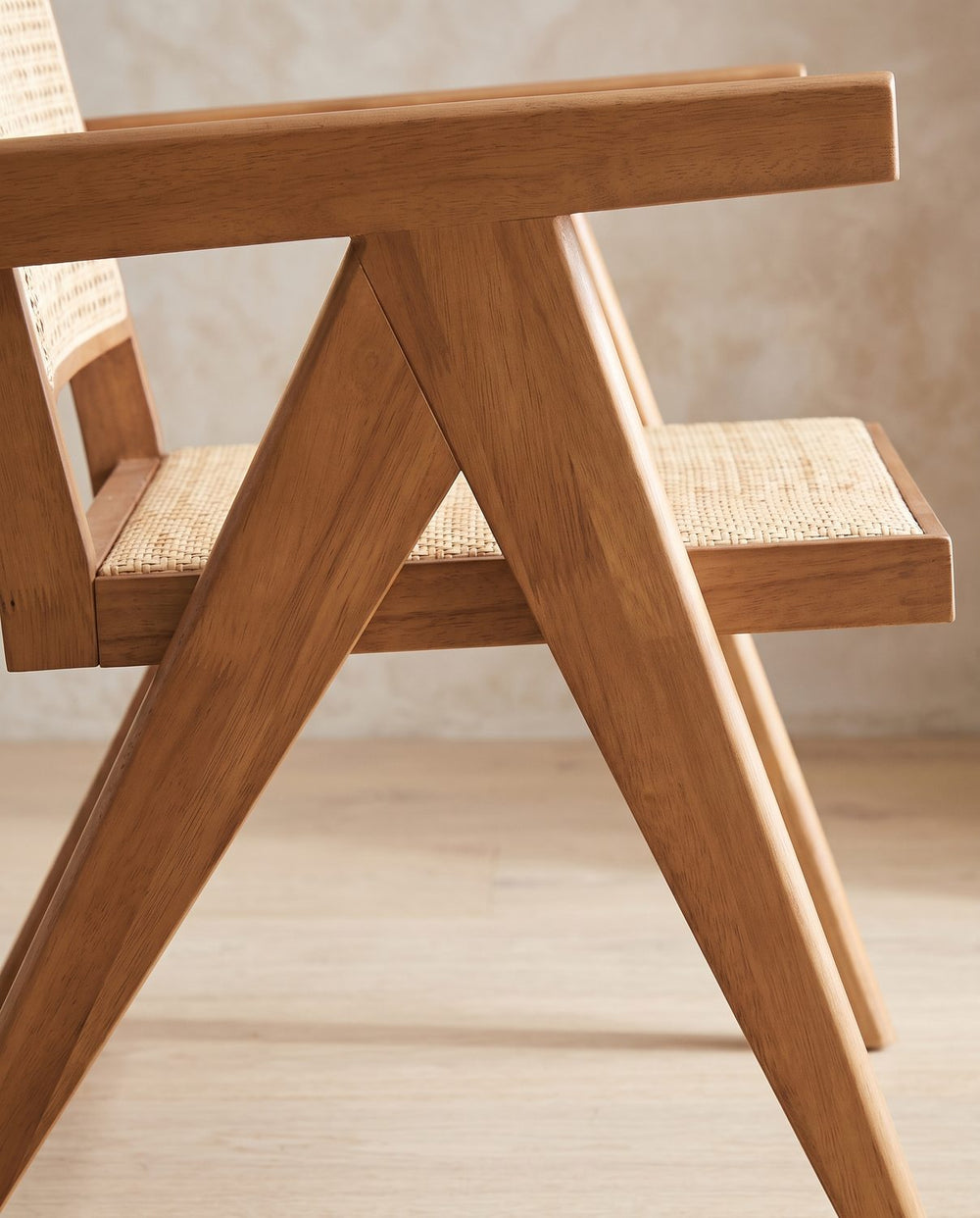 Crossed solid wood legs