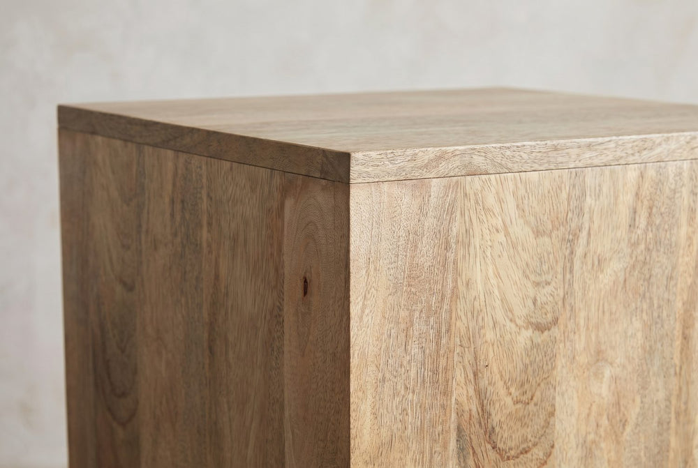 A square top on vertical planks
