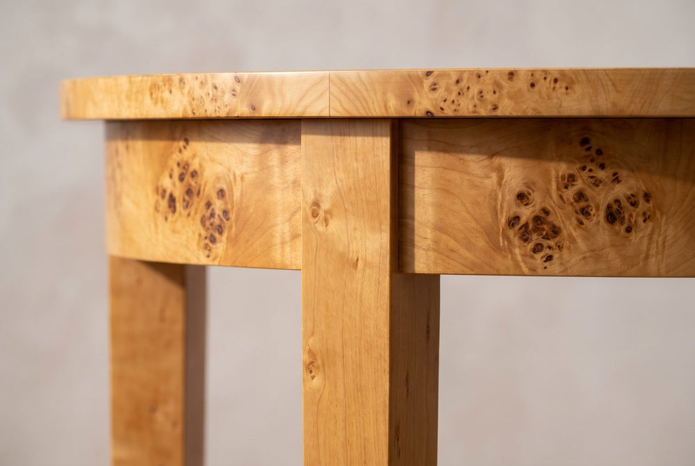 Square legs, a curved apron