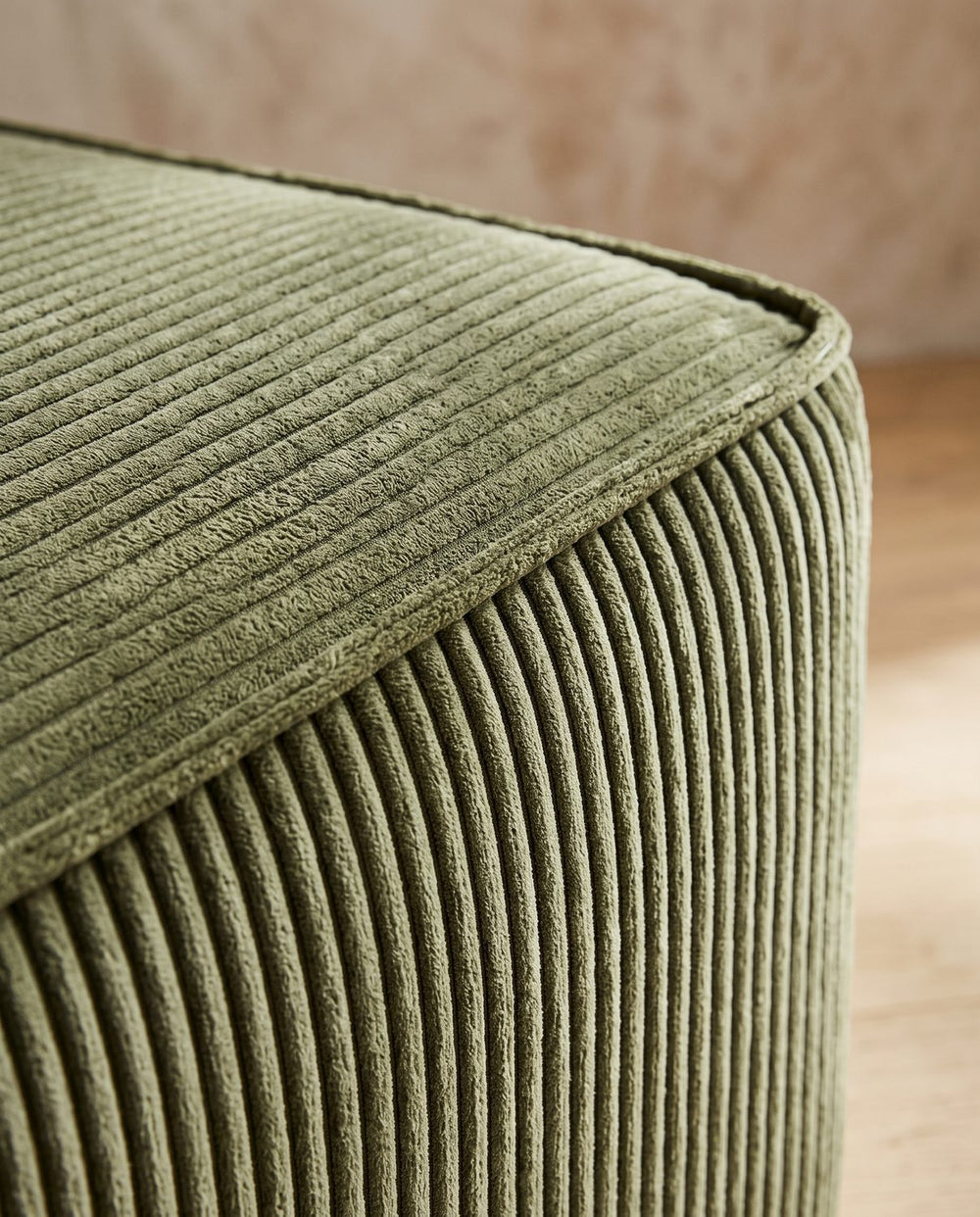 A single piped seam