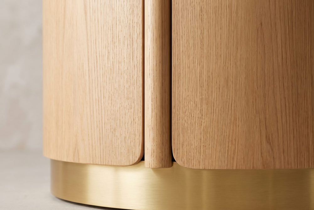 A rail, two panels, a gold band