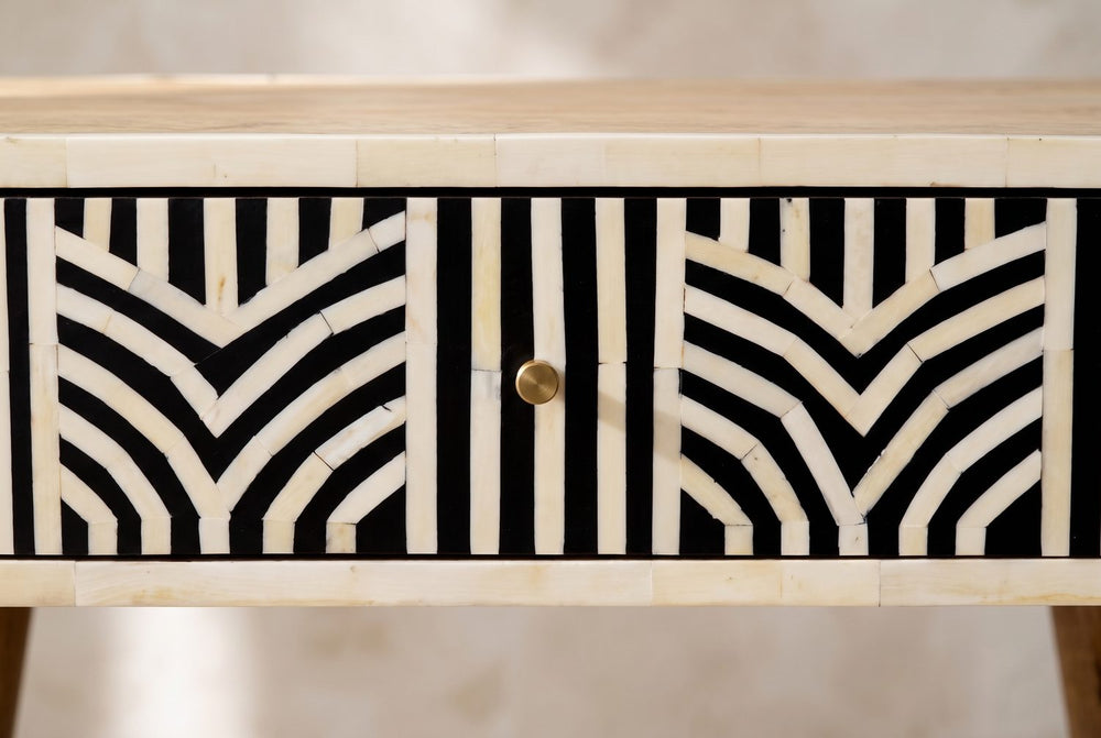 Inlay around the knob