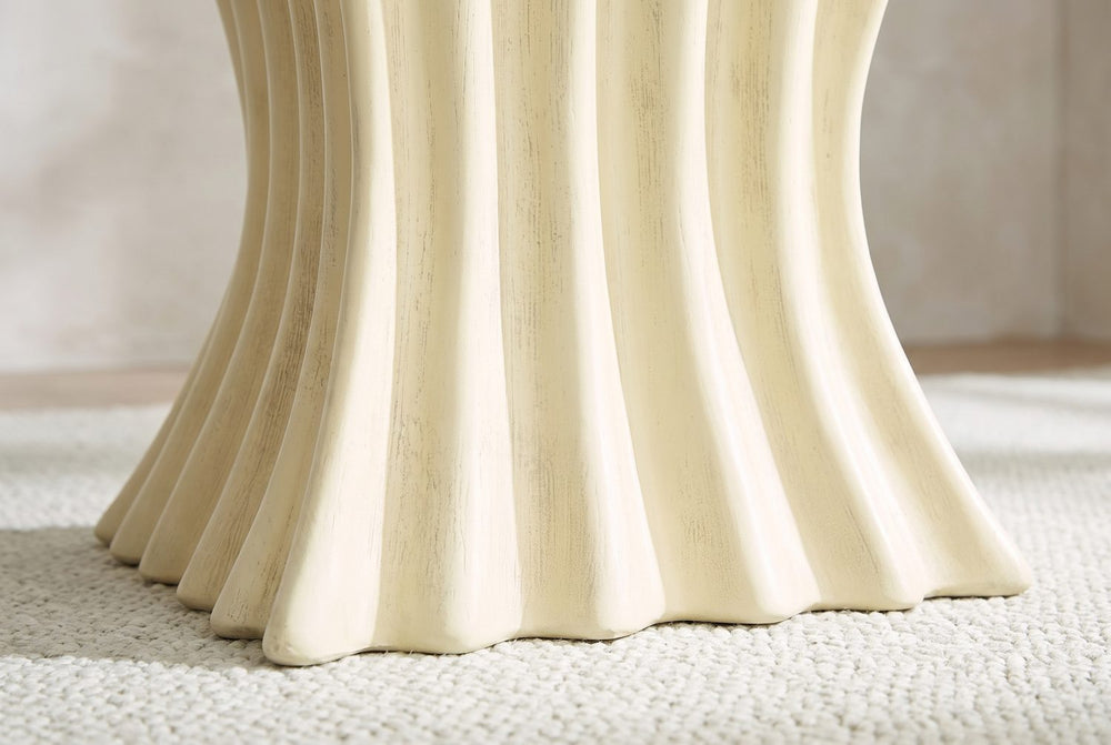 Pleats to the floor