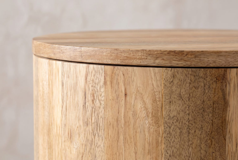 A flush top over staves