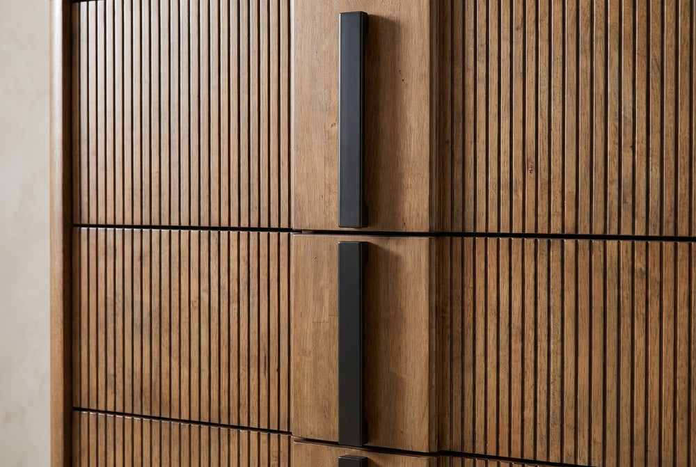 Black bars on plain strips
