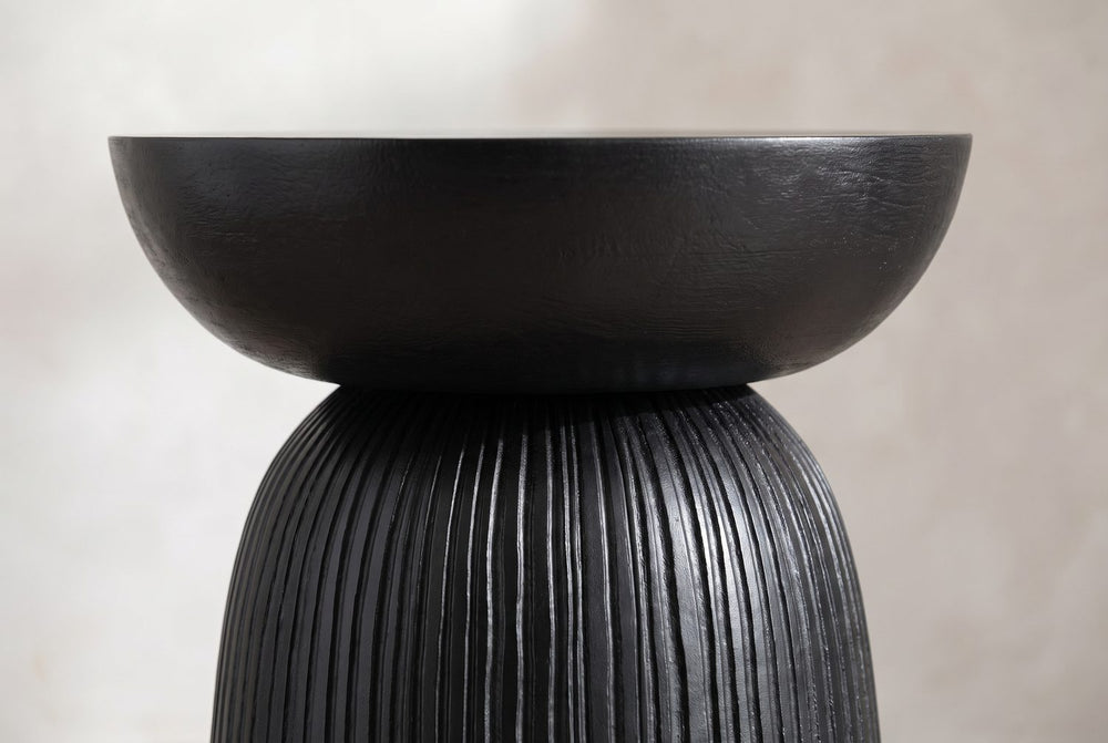 A rounded top on a domed shoulder