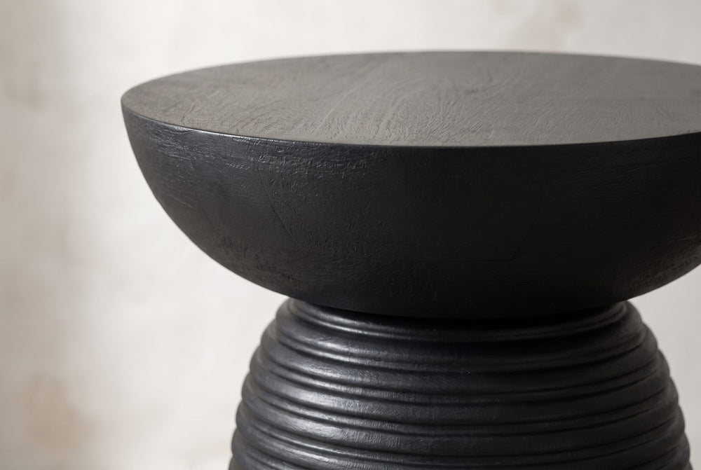 A smooth bowl on a ribbed base