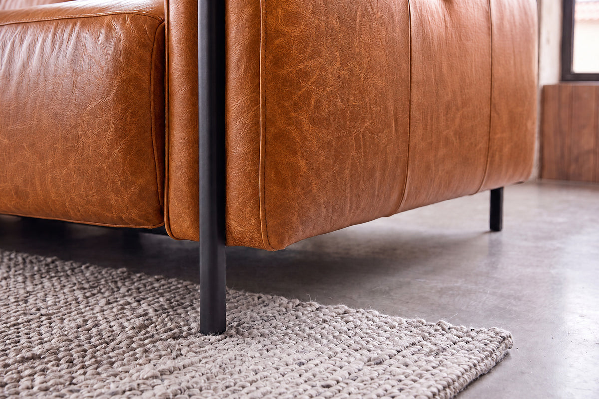 Octavia sectional detBlack Matte Metal Legsail