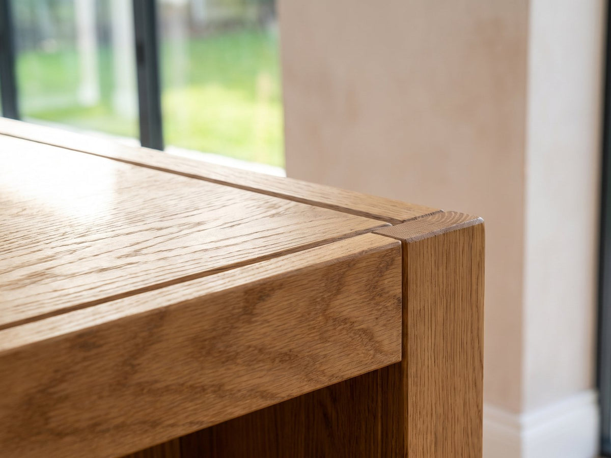 Close-up of the oak top edge and end panel