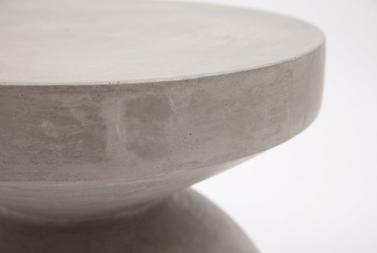 Close-up of the smooth light grey MGO lightweight concrete at the edge of the Raffadali top disc