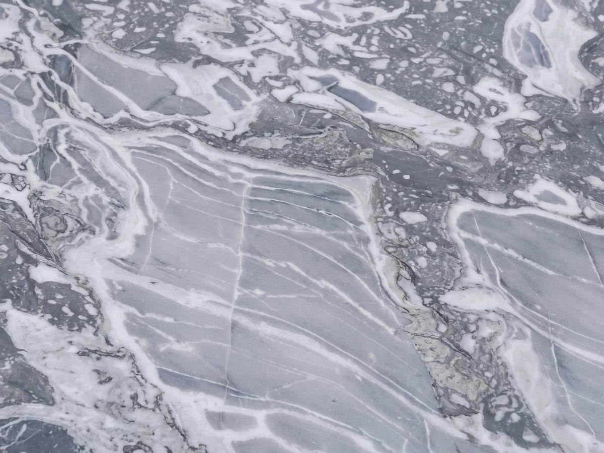 Close-up of the Saturnia Blue-Grey Marble Coffee Table: the veining of the polished blue-grey marble top
