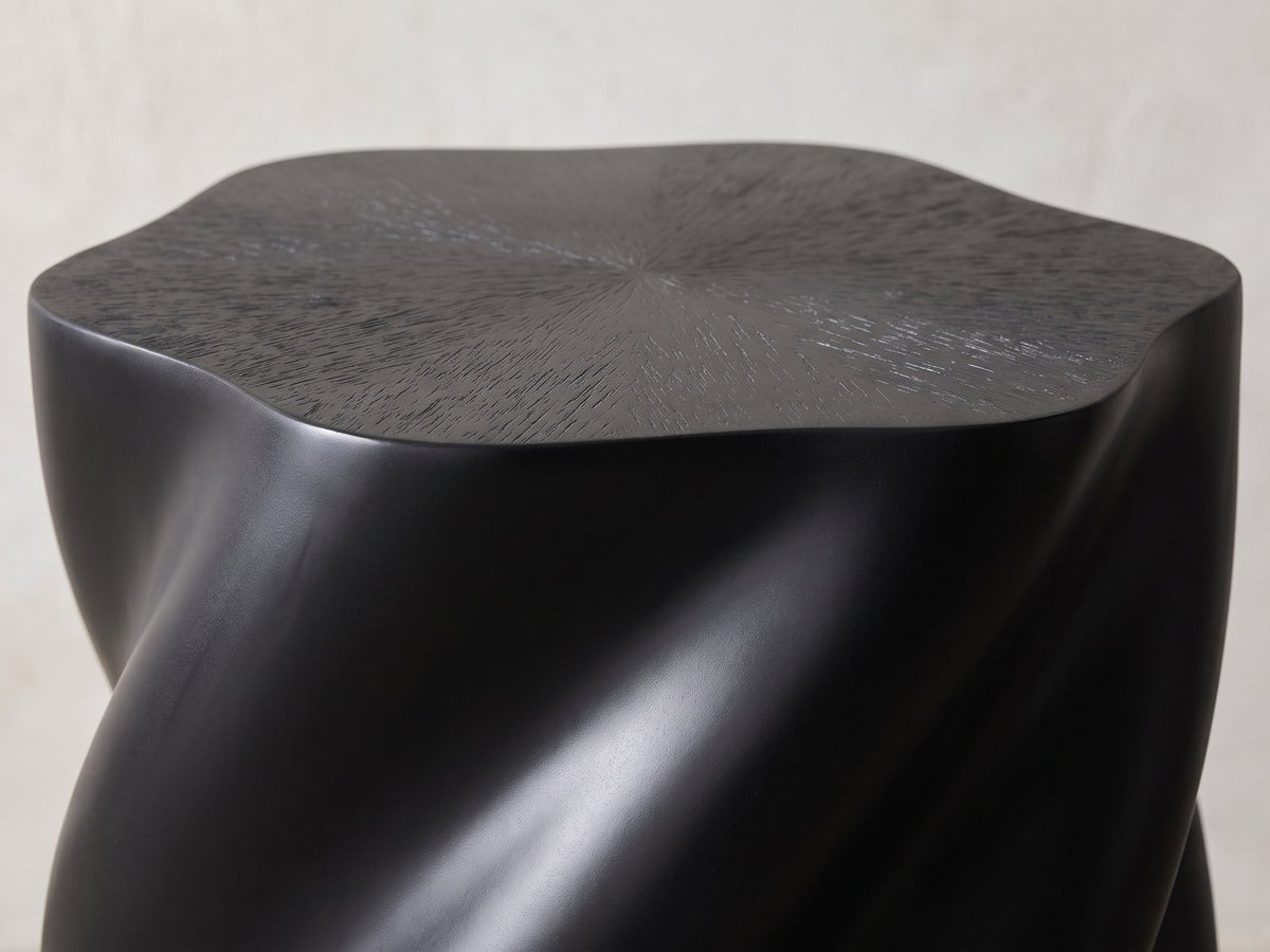 Close-up of the Spilimbergo Black Fiberglass Twisted Petal Side Table: the scalloped top edge over the twisted matte black ridges