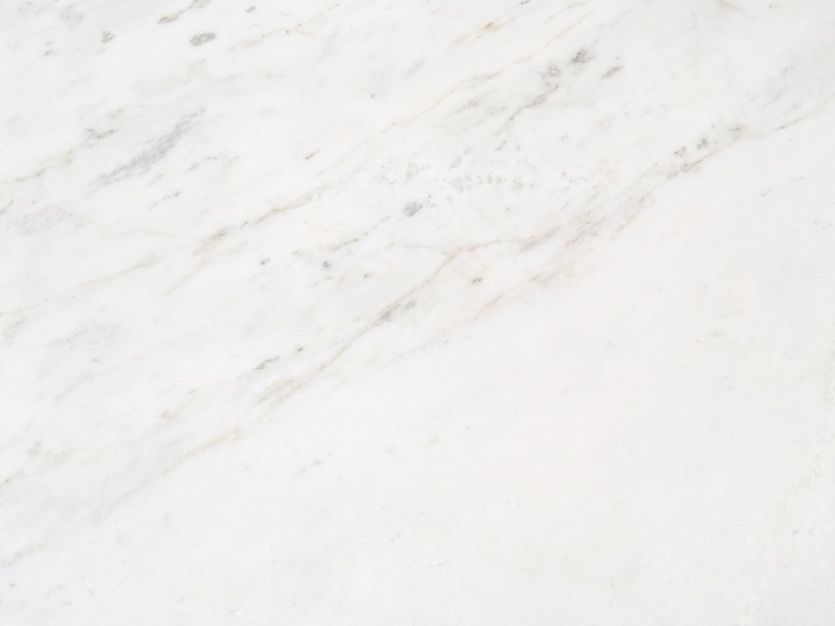 Close-up of the Stintino White Marble Coffee Table: the veining of the polished white marble top