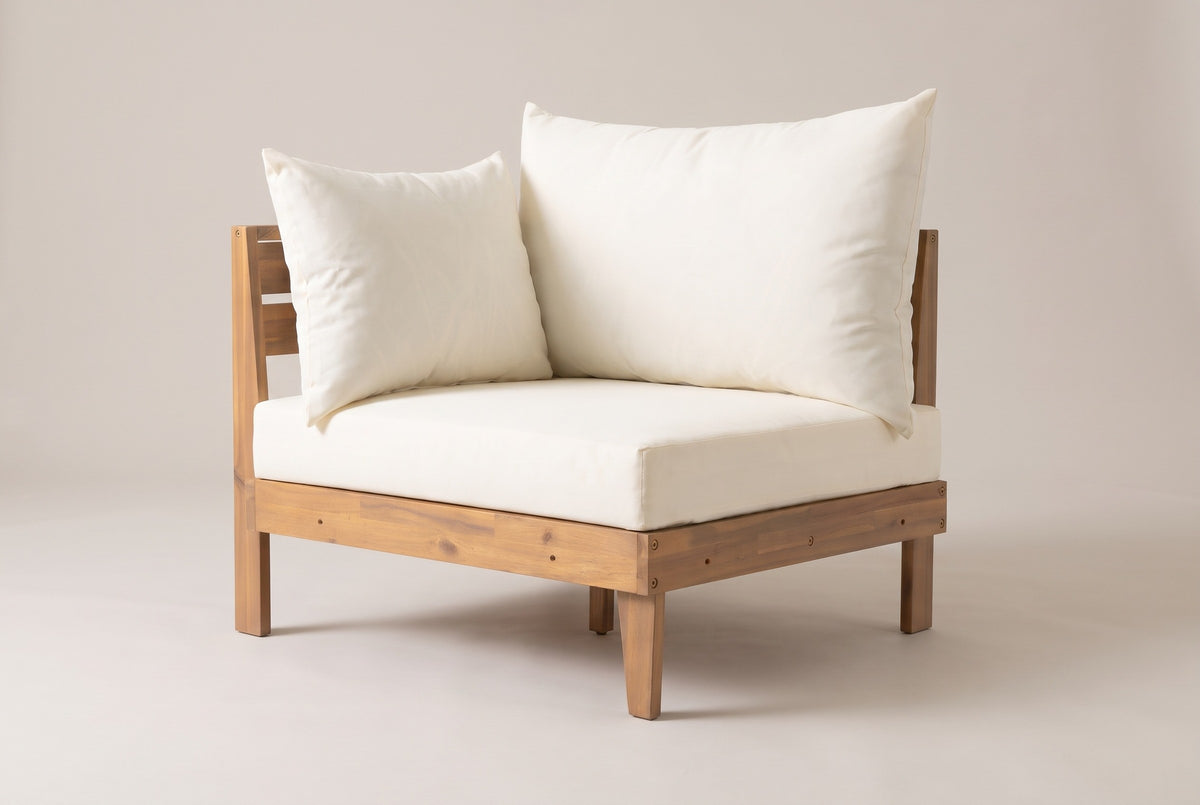 One Stromboli corner sofa on its own: a low slatted acacia frame with an end panel, a large back cushion, a side pillow and a thick ivory seat cushion