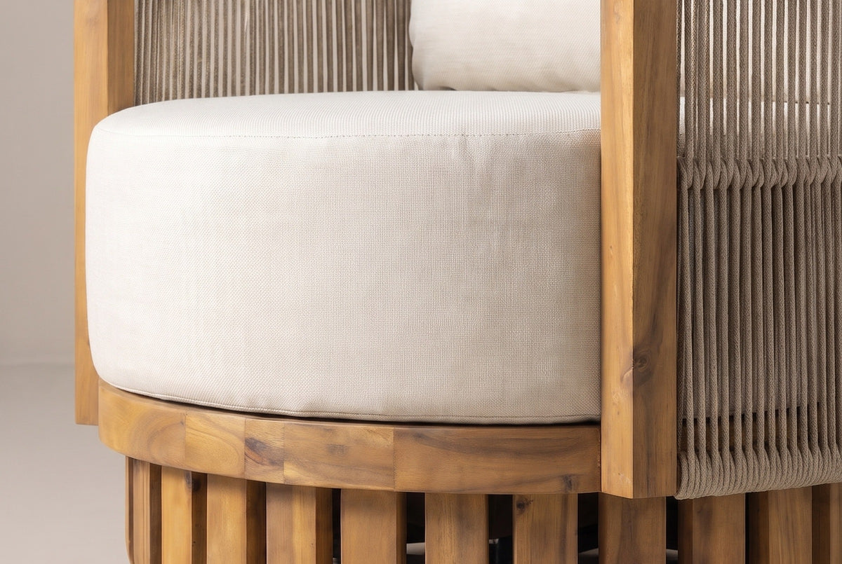 The base of the Ustica chair: upright acacia slats with dark gaps, the acacia rim under the seat cushion and the black swivel ring with a foot bumper